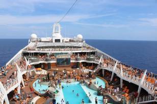 Yüzen dev otellerle denizlere hakim olacak