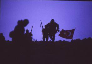 KARDAK OPERASYONUNU YÖNETEN AMİRAL: “YUNAN HELİKOPTERİNİ TCG YAVUZ’A DAVET ETTİM”