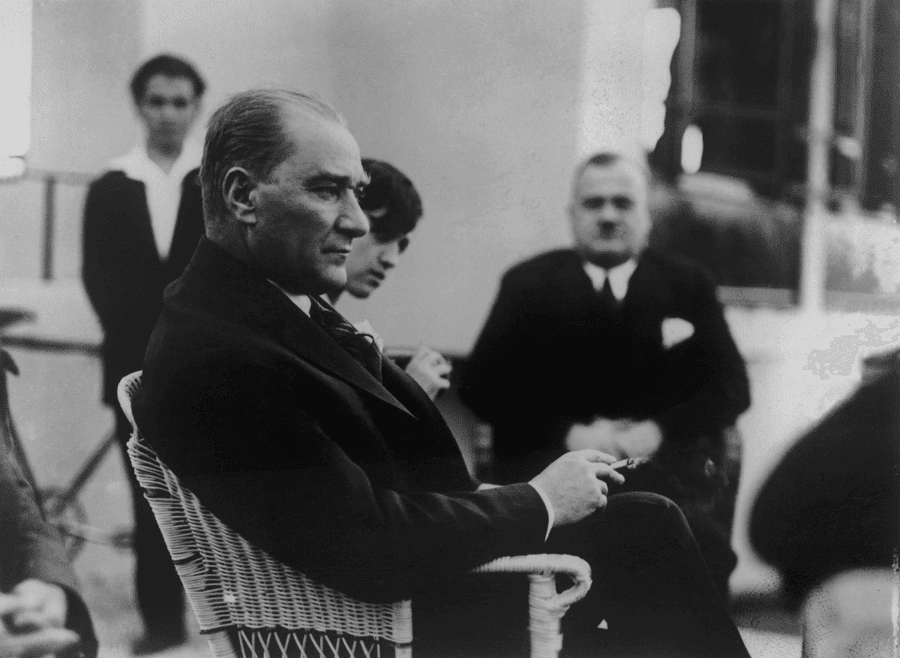 ATATÜRK VE TARİHTE BUGÜN 4 MAYIS