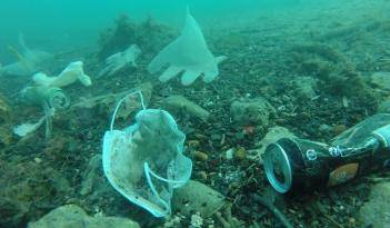 Eldiven ve maske atıkları giderek artıyor