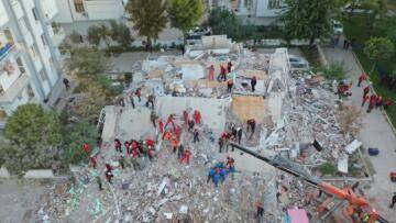 AKUT enkaz altından 9 kişiyi kurtardı