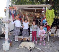 ADA RÜZGÂRI ESİYOR… 12 Adadan 12 Yaşam Hikâyesi