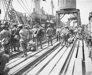 Greek_landing_in_Smyrna_15th_May_1919-300x247