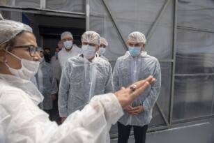 MERSİN’DE GÜNEŞ ENERJİSİ İLE KURUTMA TESİSİ AÇILDI