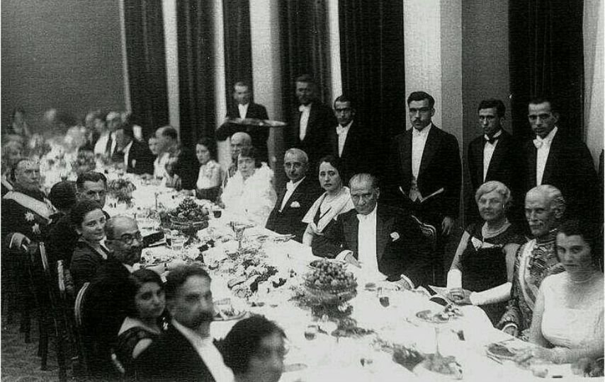 Cumhurbaşkanı Mustafa Kemal Atatürk SSCB diplomatik yemeğinde - Deniz KartalıDeniz Kartalı