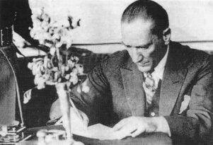 Takma isimli başyazar