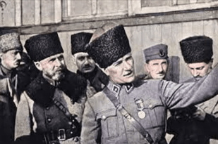 Başkomutan Çerkeşli’de Ordu Birliklerini denetlerken