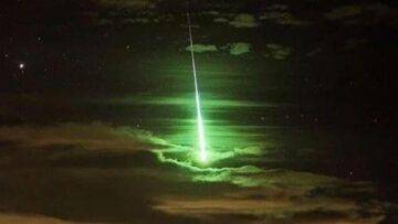 Yeşil Işık Saçan Meteor Açıklaması