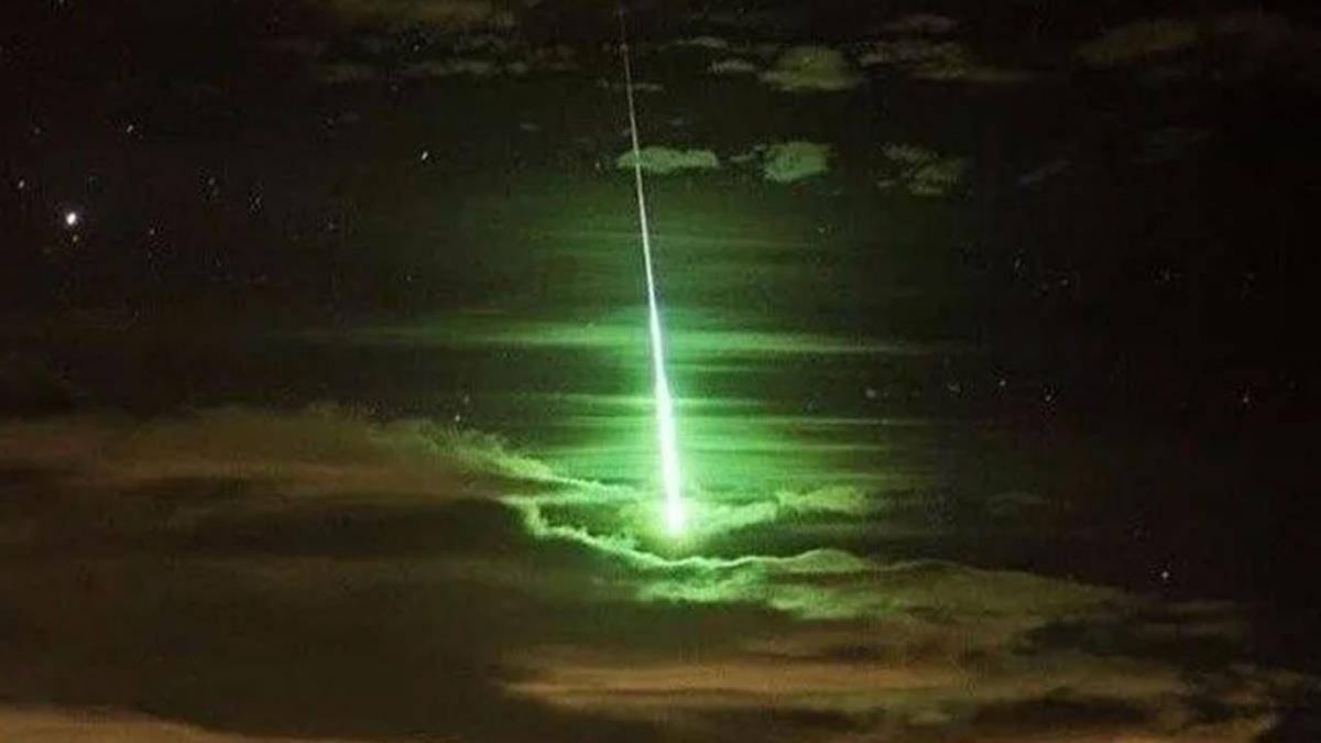 yeşil ışık uzay (1)