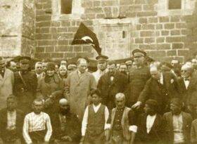 Mustafa Kemal, Antalya’da Aspendos’un önünde