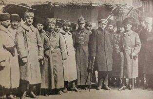 Atatürk, Rus ve Azerbaycan Heyetleri ile Afyon Çay’da denetimde