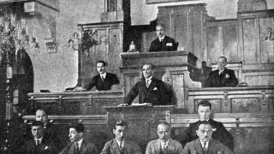 Anayasa’dan “Türkiye devletinin dini İslamdır” cümlesi çıkarıldı