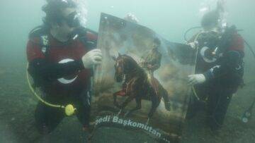 ZAFERİN 100. YIL COŞKUSUNU SUALTINDA KUTLADILAR