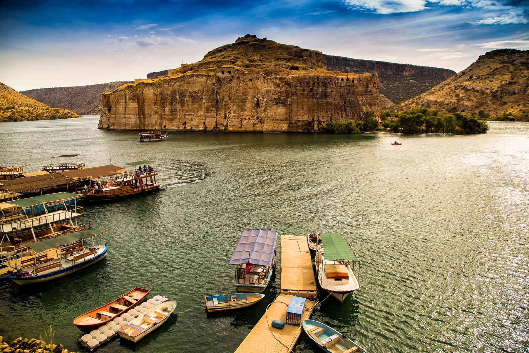 Landscape,Of,Rumkale,In,The,Foreground,Euphrates,River.,Halfeti,And