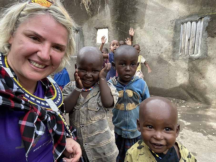 MOTOSİKLETİYLE KARA AFRİKA’DA TANZANYA’YI KEŞFETTİ