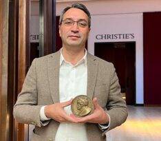 FATİH’İN MADALYONU ARTIK İSTANBUL’DA