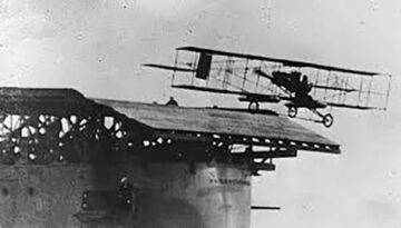 DENİZ KARTALI TARİHTE BUGÜN 18 OCAK – İLK DEFA BİR UÇAK GEMİNİN GÜVERTESİNE İNİŞ YAPTI