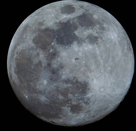 Uluslararası Uzay İstasyonu, ay ile görüntülendi