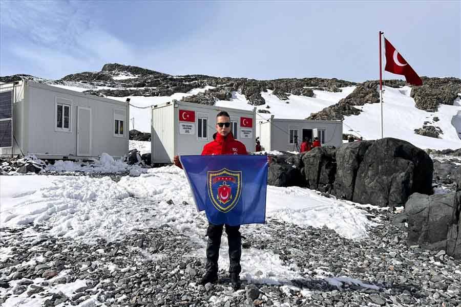 TÜRK DENİZ KUVVETLERİ ANTARKTİKA’DA GÖREV BAŞINDA