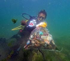 İKONİK VE MİTOLOJİK KIZ KULESİ’NİN ÖNÜNDEKİ SUALTI ÇÖPLERİ TOPLANDI