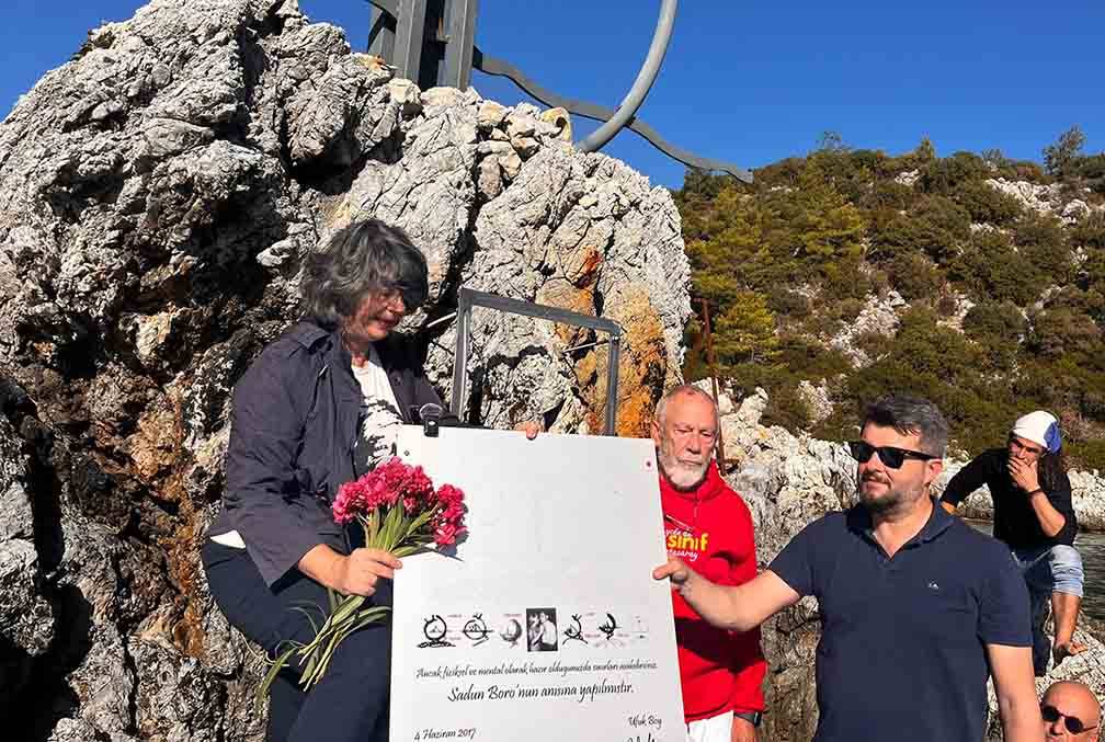 GÖKOVA SADUN BORO’YU KUCAKLIYOR