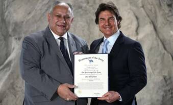 HOOLYWOOD YILDIZI TOM CRUİSE’YE DONANMA ÖDÜLÜ