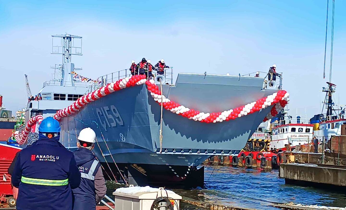 YENİ TİP ÇIKARMA GEMİSİ DENİZE İNDİRİLDİ DONANMA GÜÇLENDİ