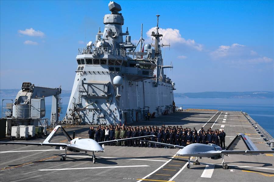 DENİZDEN HAVALANAN SİLAHLI KANATLAR: TB 3 TCG ANADOLU’DAN UÇTU