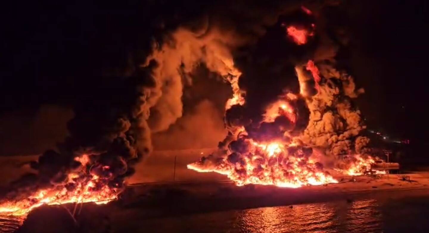 ABD HUSİ LİMANINA SALDIRDI TÜRK GEMİLERİ ATEŞ HATTINDA KALDI