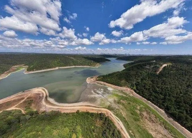 İSTANBUL’DA BARAJLAR ALARM VERİYOR… DOLULUK ORANI YÜZDE 42’YE DÜŞTÜ