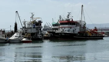 BALIKÇILAR SEZONA BAŞLAYAMADAN POYRAZA TAKILDI