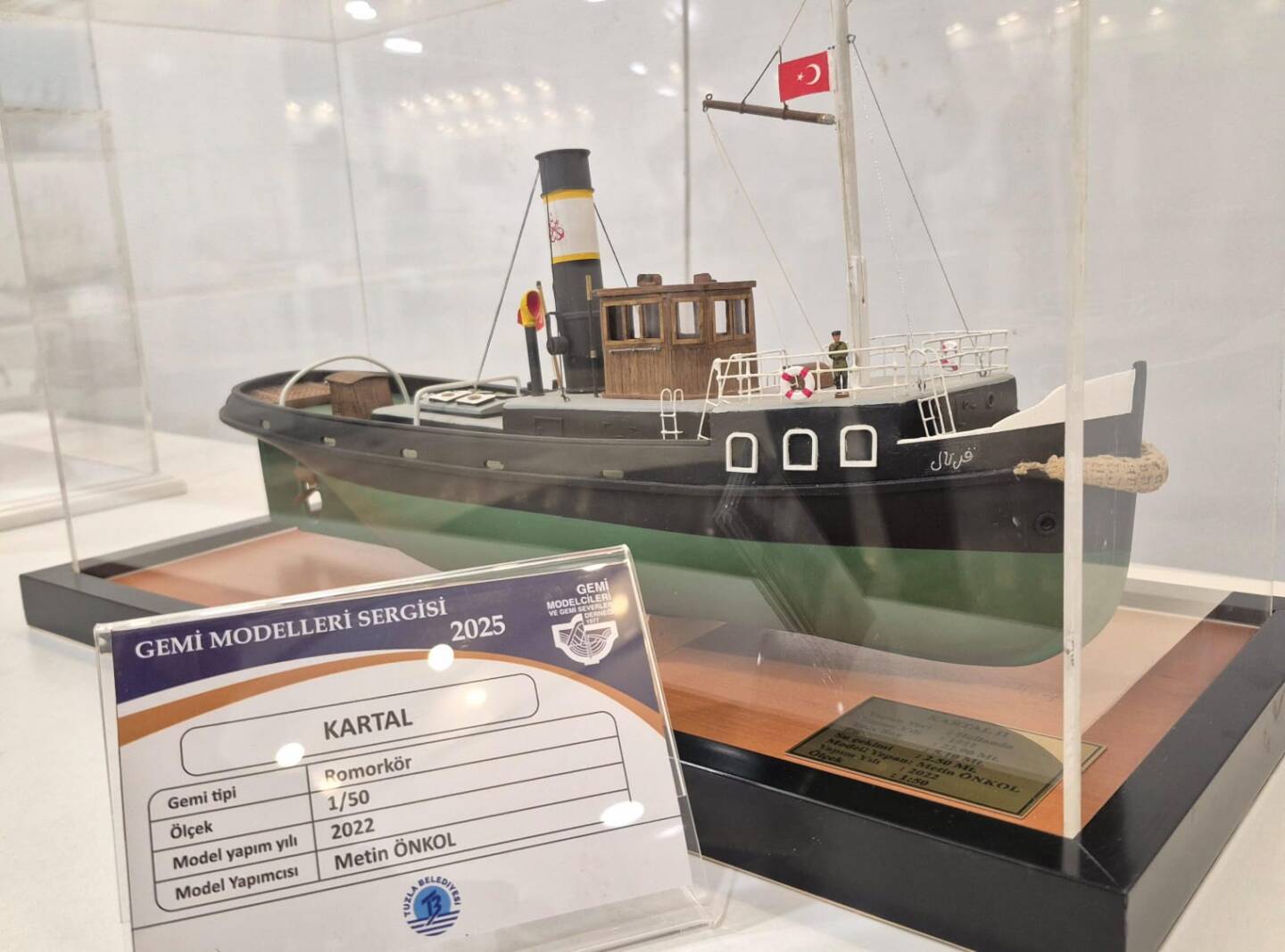 MODELLERİYLE ZAMANA MEYDAN OKUYAN GEMİLER TUZLA’DA SERGİLENİYOR