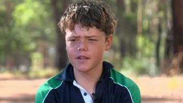 13 YAŞINDAKİ ÇOCUK AİLESİNİ KURTARMAK İÇİN KİLOMETRELERCE YÜZDÜ