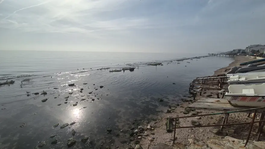 TEKİRDAĞ’DA DENİZ ÇEKİLİNCE ORTAYA ÇIKTI