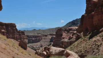 DÜNYA’NIN GEÇMİŞİNE DAİR KRİTİK KEŞİF… YER KABUĞUNUN ZAMAN ÇİZELGESİ DEĞİŞİYOR