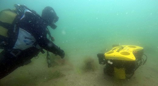 ROBOT VE DALGIÇLAR DALDI ÇOCUKLAR PİNALARI İZLEDİ