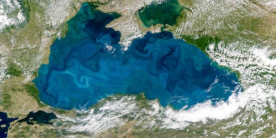 KARADENİZ’İN FANTASTİK RENGİ UZAYDAN GÖRÜNTÜLENDİ